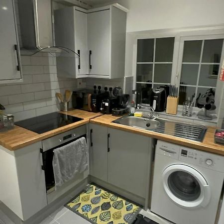 Entire One Double Bedroom Apartment London Eksteriør bilde