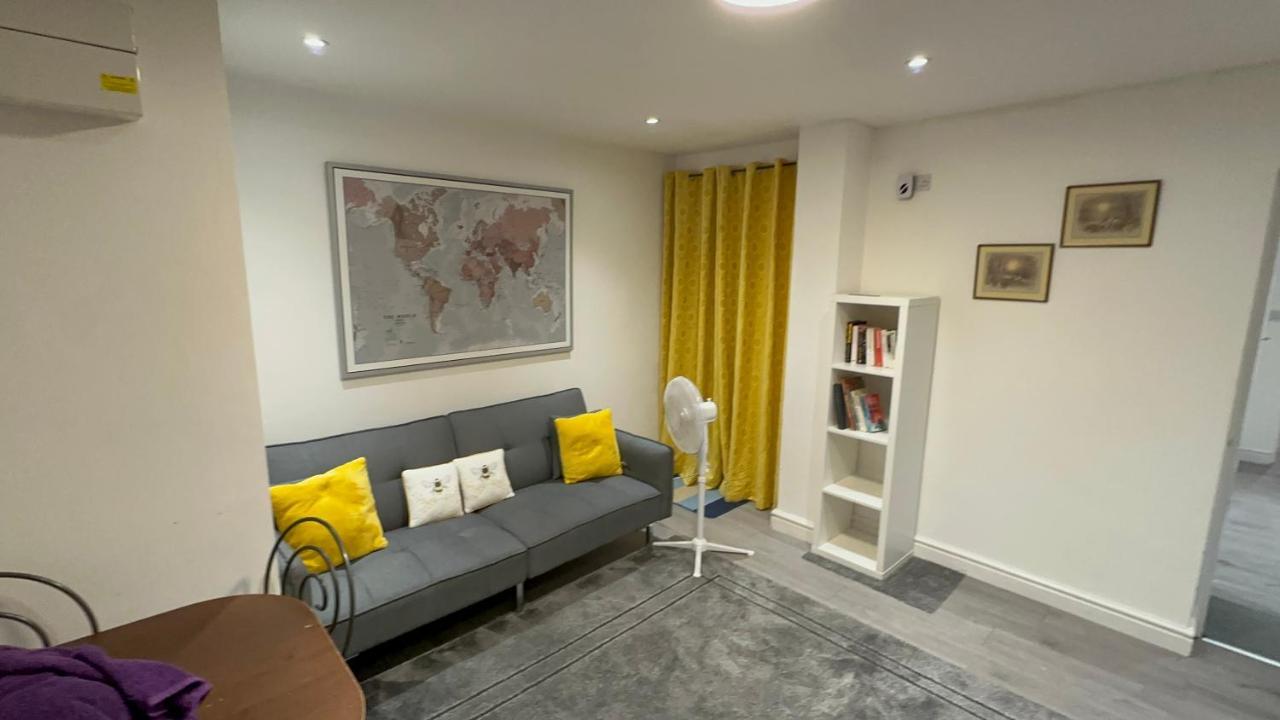 Entire One Double Bedroom Apartment London Eksteriør bilde